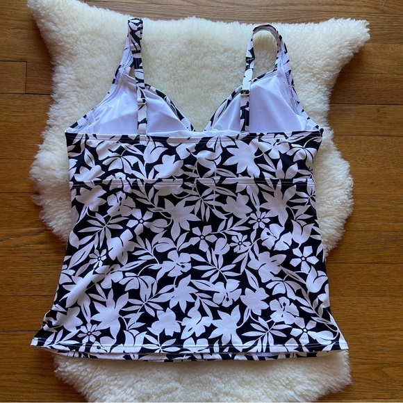 Lands’ End Chlorine Resistant V-Neck Wireless Tankini Top Black Havana Floral - Picture 7 of 10